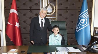 Minik Öğrenciden Tasarruf Kovası