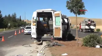 Şanlıurfa'da Öğrenci Servisi Devrildi: 8 Yaralı