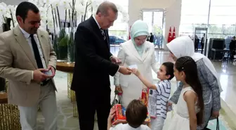 Türk Vatandaşı Olan Suriyeli Bana, Kimliğini Cumhurbaşkanı Erdoğan'dan Aldı