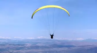 Festivalde, Bisiklet Yarışları ve Yamaç Paraşütü Renkli Görüntüler Oluşturdu