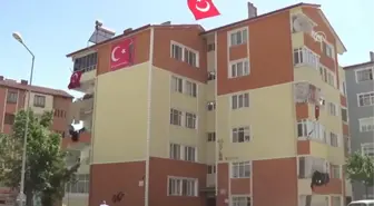 Gençlerden Şehit Annesine Ziyaret