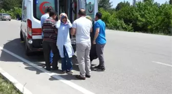 Otomobil Aydınlatma Direğine Çarptı: 4 Yaralı