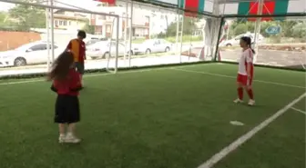 Anneler Çocuklarıyla Futbol Oynadı