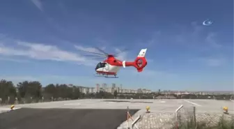 Helikopter ile Tedaviye Getirilen Çocuk, Elindeki Kuzucuğu Bırakmadı