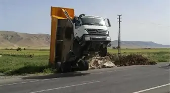 Nusaybin'de Kamyon Dorsesi Havada Kaldı