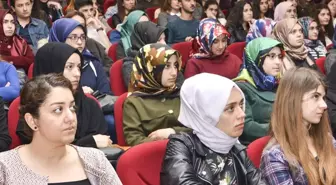 Sinop'ta 'Kimliğim, Savunmalarım, Ailem' Konferansı Düzenlendi