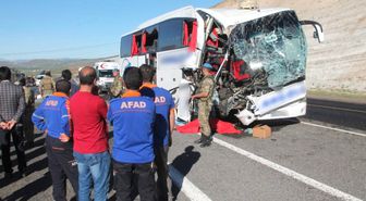 Güncelleme 2 - Elazığ'da Trafik Kazası: 2 Ölü, 30 Yaralı