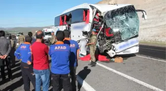 Güncelleme 2 - Elazığ'da Trafik Kazası: 2 Ölü, 30 Yaralı