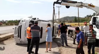 Servis Minibüsü Devrildi: 4'ü Öğrenci 5 Yaralı