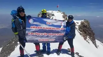 Gürünlü Dağcılar Erciyes Dağı'na Tırmandı