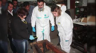 Konservatörler Işgalci Rus Subayın Cesedini Inceledi