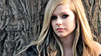 Sosyal Medyada Görülmemiş İddia: Ünlü Rockçı Avril Lavigne Yıllar Önce Ölmüş