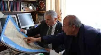 Vali Aziz Yıldırım, Şair ve Araştırmacı Yazar Dr. Muharrem Bayar'ı Ziyaret Etti