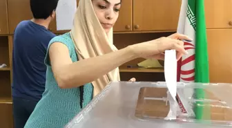Izmir'de Iranlı Seçmenler Için Sandık