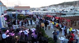 Çeşme Marina'da 'Sezona Merhaba' Partisi