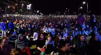 İzmir'de Şebnem Ferah ve Havai Fişekli Kutlama