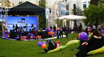 Uçan Süpürge 20'inci Yaşını Festival Açılışıyla Kutladı