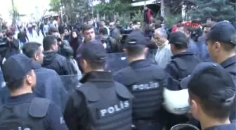 Ankara'da Polis, Eylemcilere Biber Gazı Ile Müdahale Etti