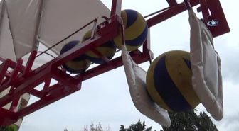Beden Eğitimi Öğretmeninden Voleybol Smaç Makinesi