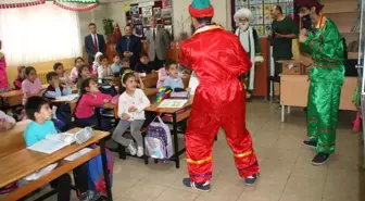 İstiklal İlköğretim Okulunda Öğrencilere Kitap Hediye Edildi