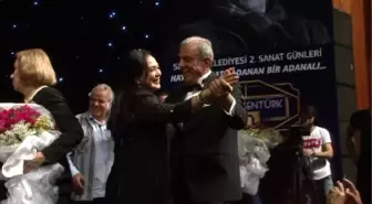 Türkan Şoray ile Ali Özgentürk Dans Etti