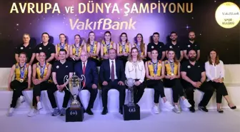 Avrupa ve Dünya Şampiyonu Vakıfbank, Basınla Buluştu