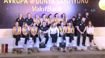 Avrupa ve Dünya Şampiyonu Vakıfbank, Basınla Buluştu