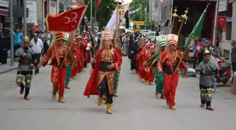 Öğrenme Şenliğinde Mehteran Takımı Öncülüğünde Kortej Yürüyüşü