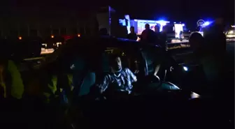 Trafik Kazasında Baba Öldü, Iki Oğlu Yaralandı