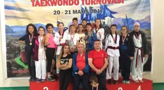 Taekwondo Tunuvasından Madalyalarla Döndüler