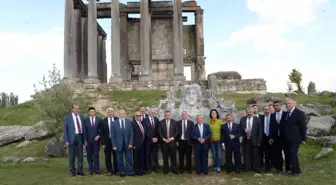 Valiler Aizonai Antik Kenti'ne Hayran Kaldı