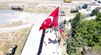 Ceylanpınar'da Suriye Sınırına Dev Türk Bayrağı