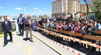 Başkan Korkut, Öğrencilere Kitap Hediye Etti