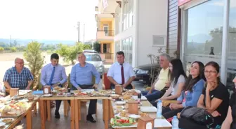 Kaymakam Günlü'den Antrenörlere Teşekkür Belgesi