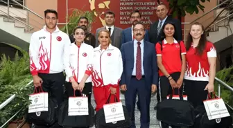 Rektör Gür Şampiyon Sporcuları Kutladı