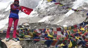 Türk Bayrağı Everest'te Dalgalandı