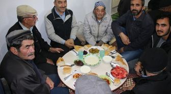 Geçmişten Geleceğe Aynı Sofrada İftar Yapıyorlar