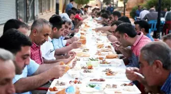 Silopi'de Belediyeden Sokakta İftar Sofrası