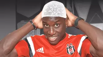 Beşiktaşlı Demba Ba, Şampiyonluk Sonrasında Sultanahmet Camisi'ne Gitti