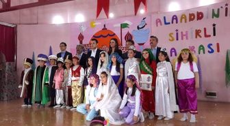 Zafer İlkokulu Öğrencilerinden Tiyatro Gösterisi