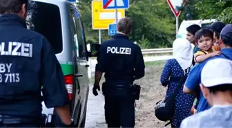 Alman Polisinin Afgan Öğrenciye Muamelesini Siyasiler Protesto Etti