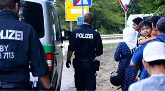 Alman Polisinin Afgan Öğrenciye Muamelesini Siyasiler Protesto Etti