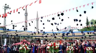 Omü İlahiyat Fakültesinde Mezuniyet Coşkusu