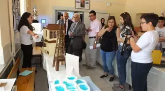 Burhaniye'de Nadir Tolun Ortaokulu'nda Bilim ve Sanat Sergisi Açıldı