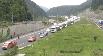 Bolu Dağı Tüneli'nde Kalan Tır Ulaşımı Aksattı