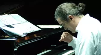 Fahir Atakoğlu Paris Unesco'da Konser Verdi