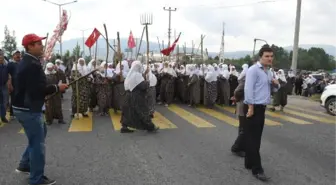 Meralarına Müze Yapılmak İstenmesine Tepki Gösteren Kadınlar, Vali Gelmeden Yolu Açmadı