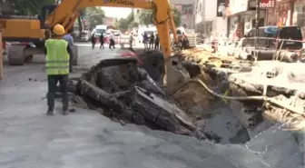 Bağcılar'da Aynı Cadde de Bu Sefer Yol Göçtü