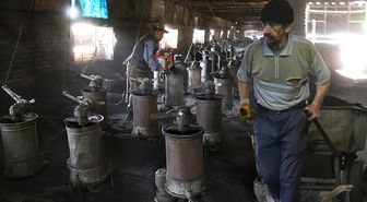 Tuğla Fabrikası İşçileri, Bin Dereceyi Bulan Sıcaklıkta Hem Çalışıp Hem Oruç Tutuyorlar