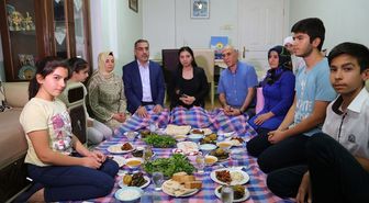 Başkan Çelikcan ve Eşi Şehit Ailesine Misafir Oldu
